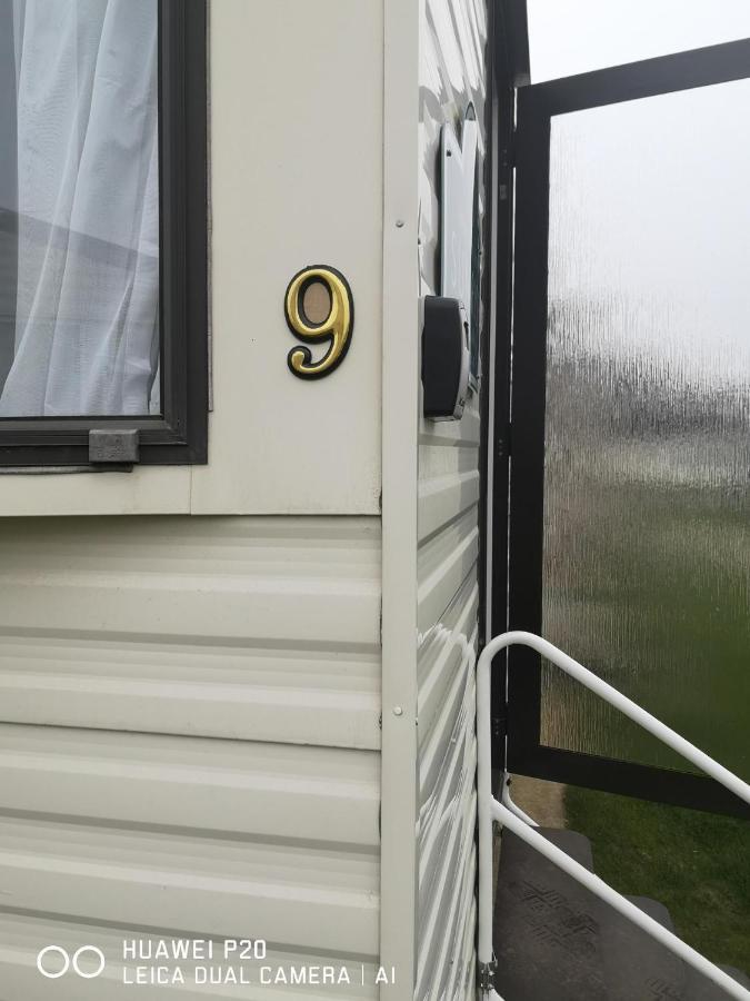 Lovely 2-Bed Caravan In Walton On The Naze Extérieur photo