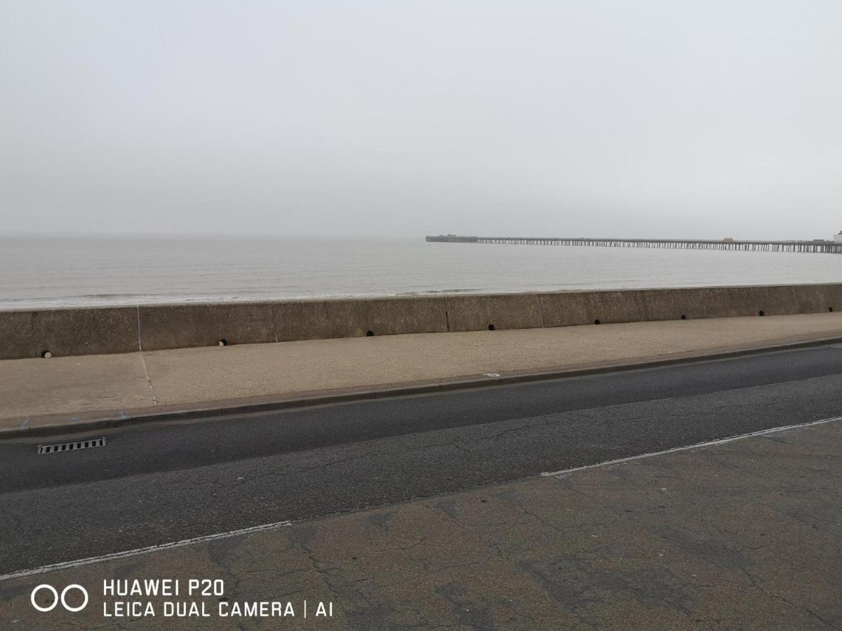 Lovely 2-Bed Caravan In Walton On The Naze Extérieur photo