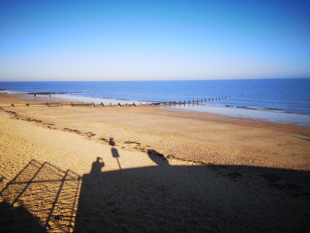 Lovely 2-Bed Caravan In Walton On The Naze Extérieur photo