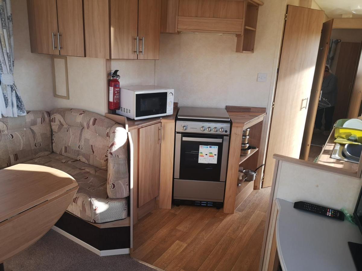 Lovely 2-Bed Caravan In Walton On The Naze Extérieur photo