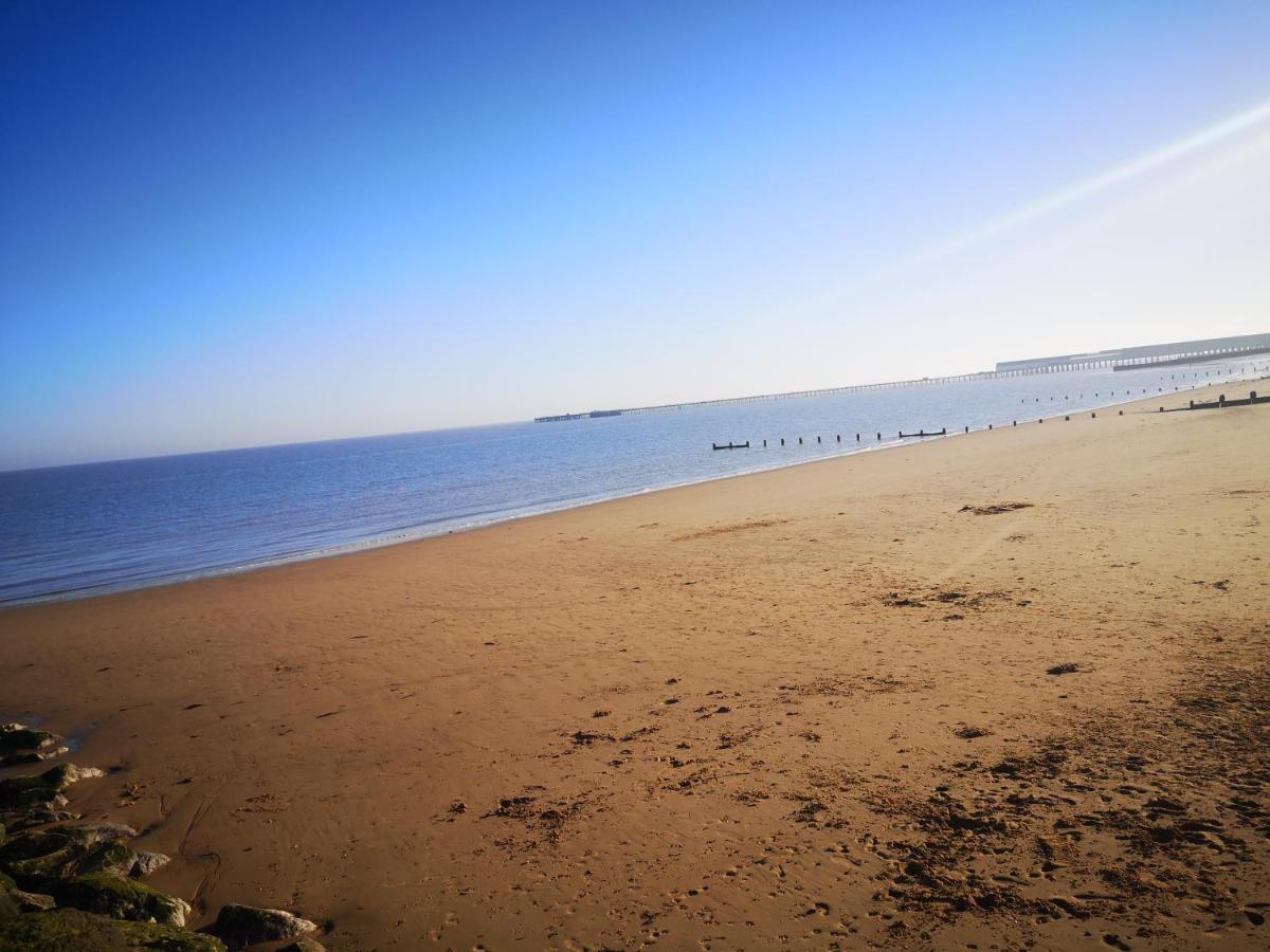 Lovely 2-Bed Caravan In Walton On The Naze Extérieur photo