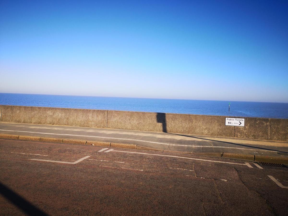 Lovely 2-Bed Caravan In Walton On The Naze Extérieur photo